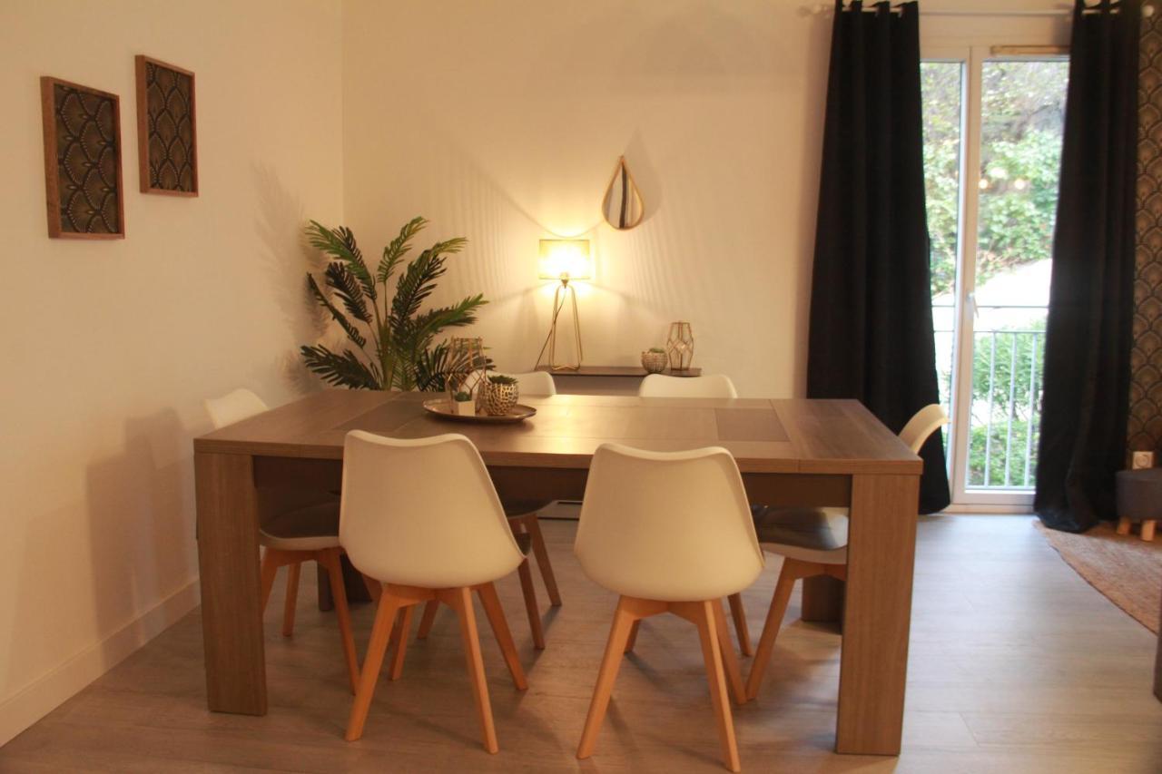 Ondine: Hillside With Pool And Parking In *