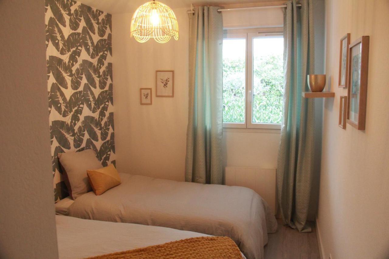 Apartment Ondine: Hillside With Pool And Parking In *