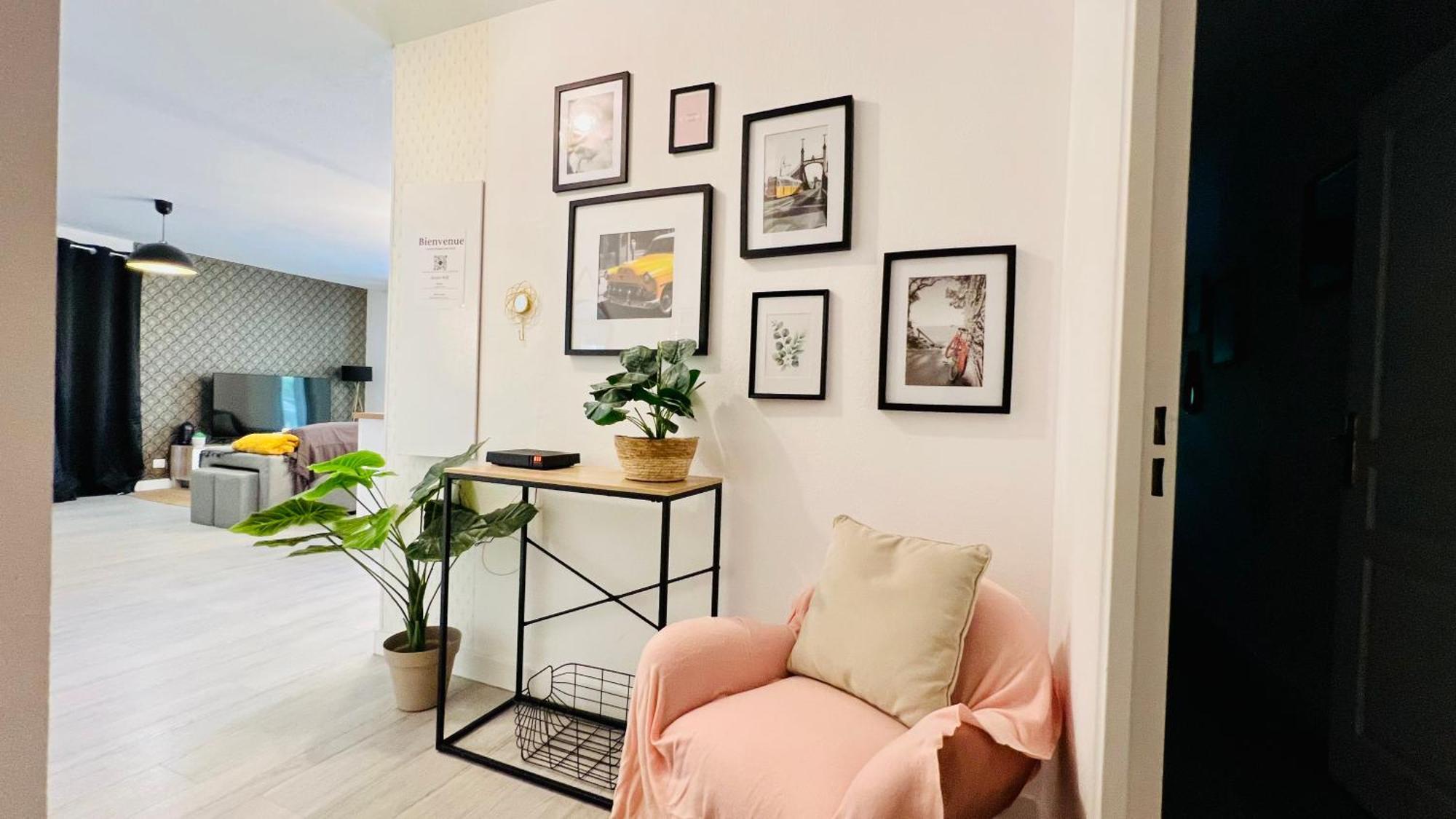 Ondine: Hillside With Pool And Parking In
